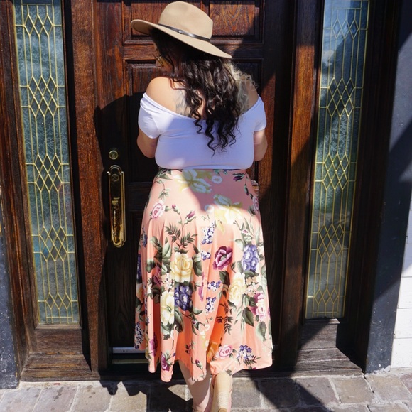 Plus Size Spring Floral skirt - Picture 3 of 3